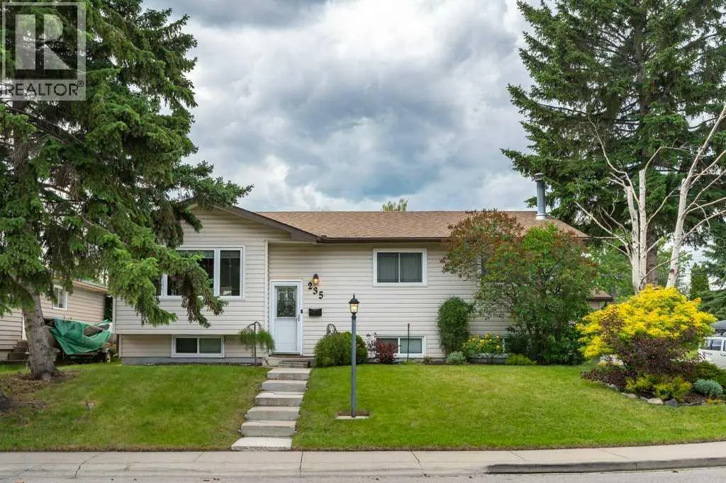 235 Allan Crescent SE