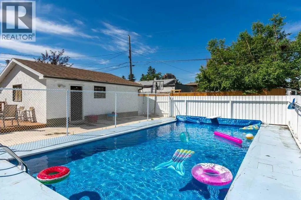 235 Allan Crescent SE
