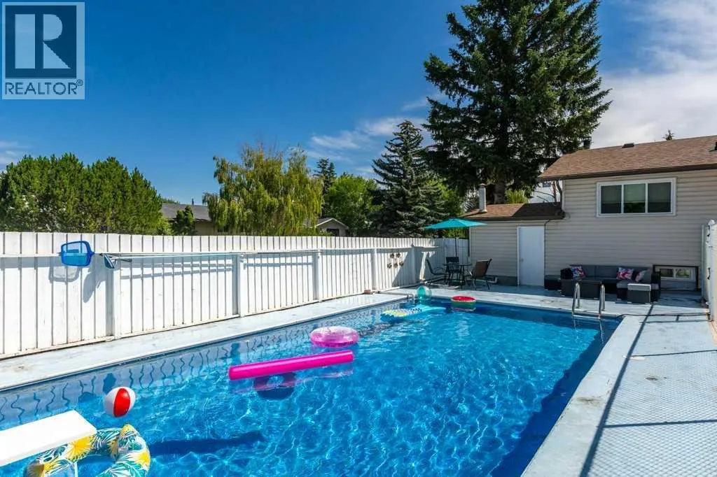 235 Allan Crescent SE