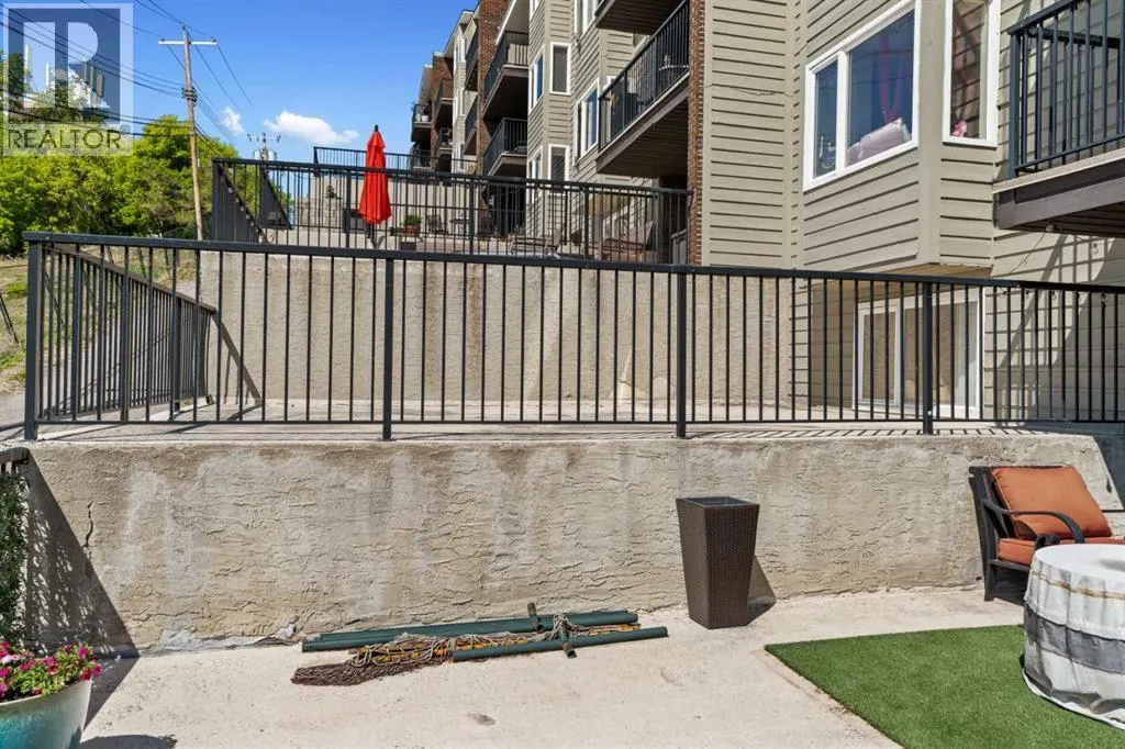 102, 333 2 Avenue NE