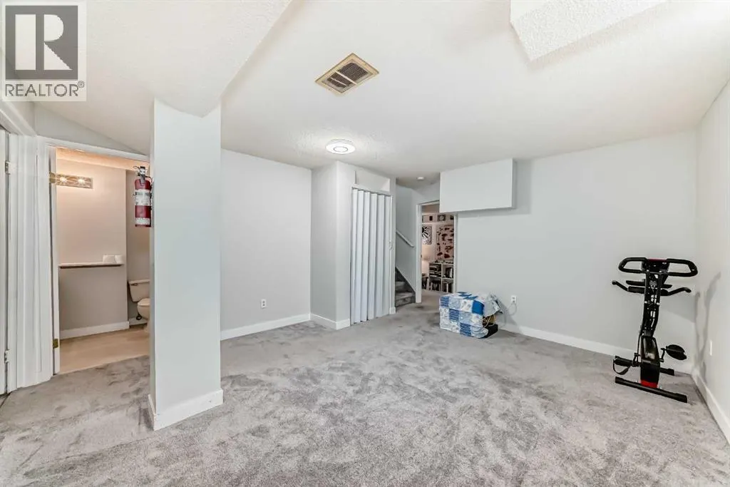 3315 Catalina Boulevard NE