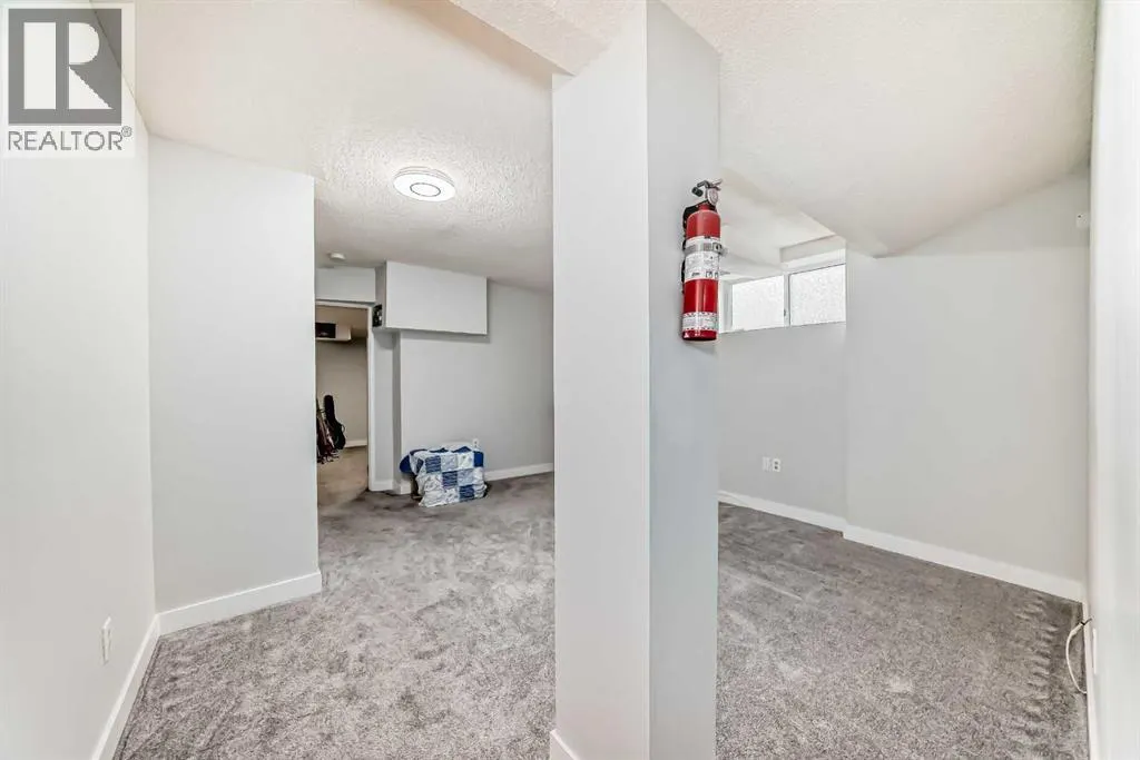 3315 Catalina Boulevard NE