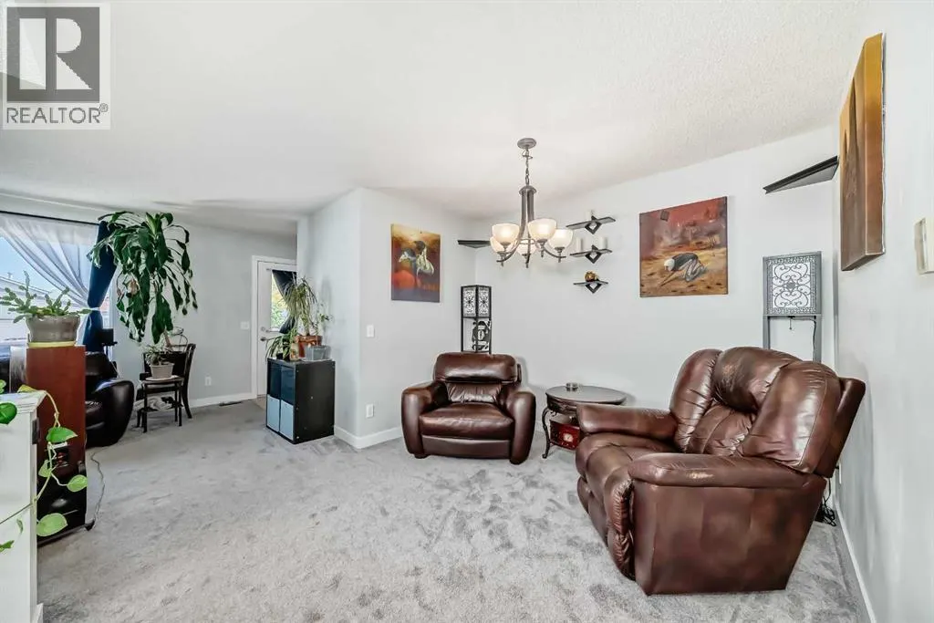 3315 Catalina Boulevard NE