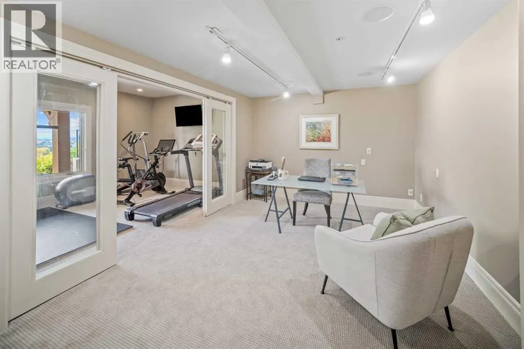 15 Escarpment Park