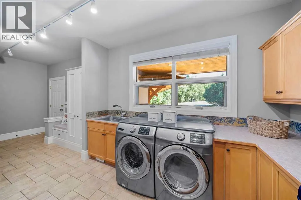 15 Escarpment Park