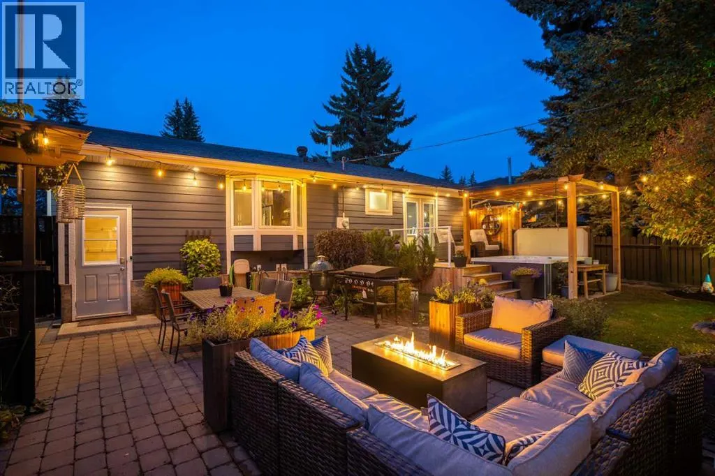 196 Lake Adams Crescent SE