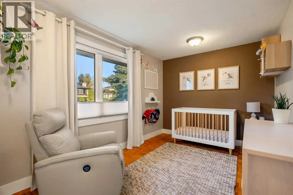 196 Lake Adams Crescent SE