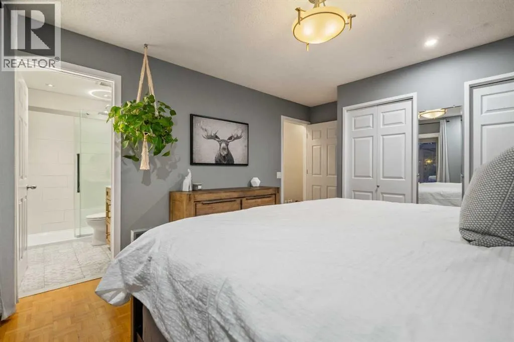 196 Lake Adams Crescent SE