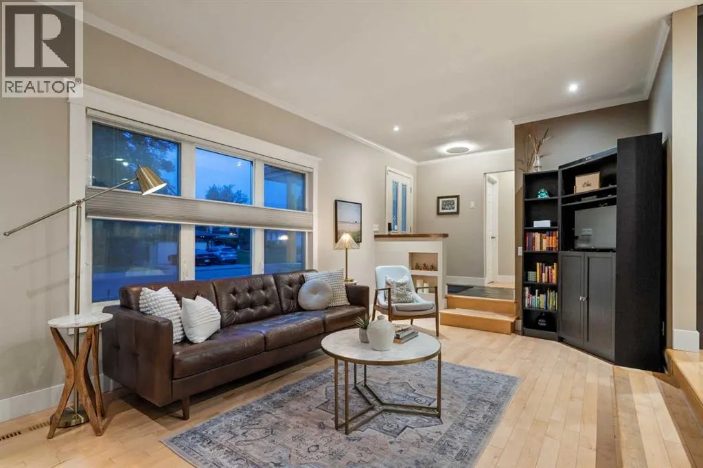 196 Lake Adams Crescent SE