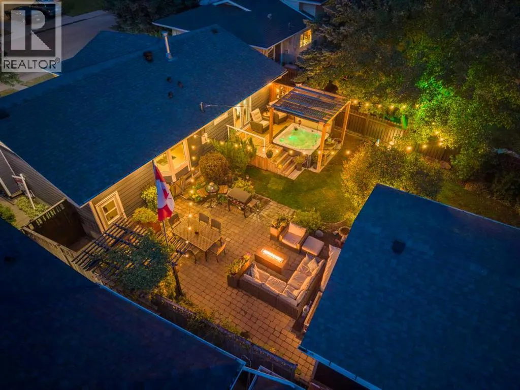 196 Lake Adams Crescent SE