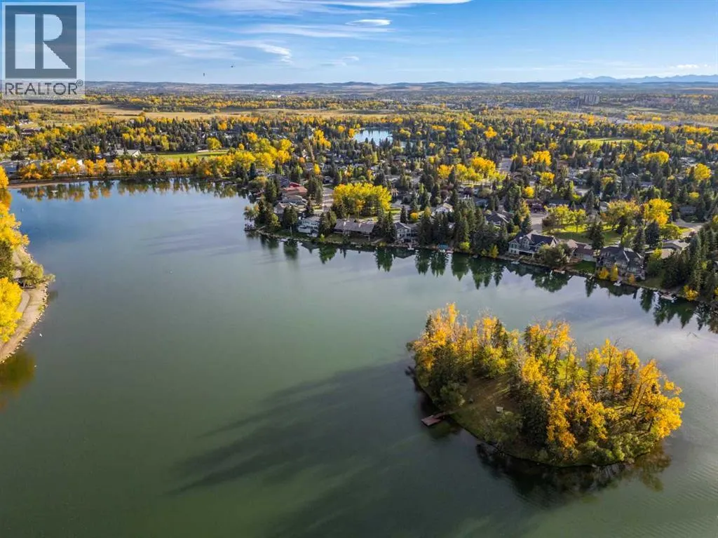 196 Lake Adams Crescent SE
