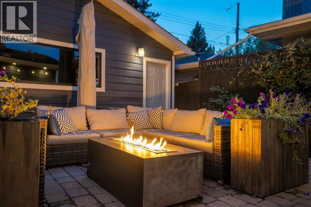 196 Lake Adams Crescent SE