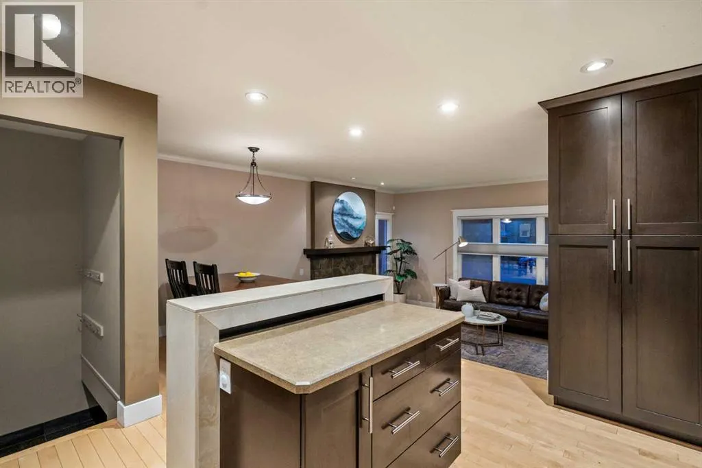 196 Lake Adams Crescent SE
