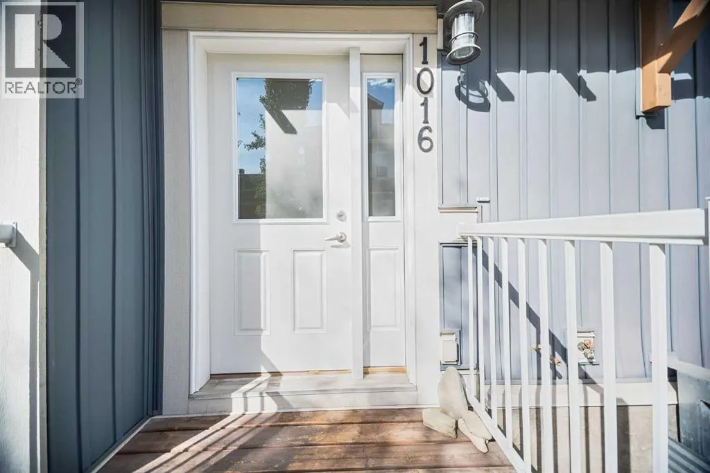 1016, 10 Auburn Bay Avenue SE