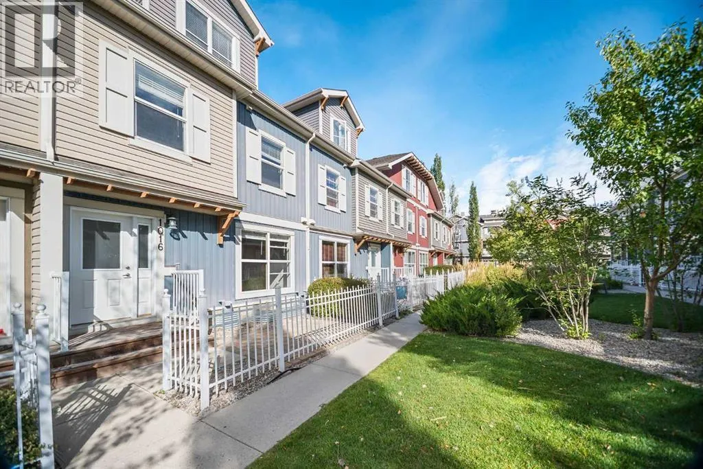 1016, 10 Auburn Bay Avenue SE