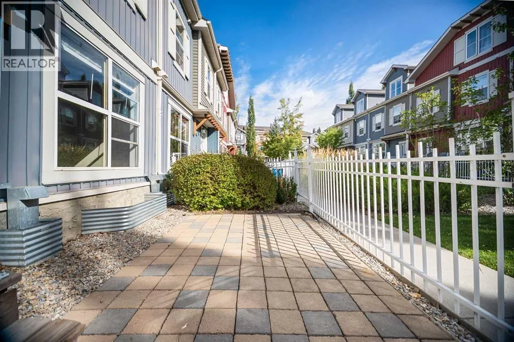 1016, 10 Auburn Bay Avenue SE