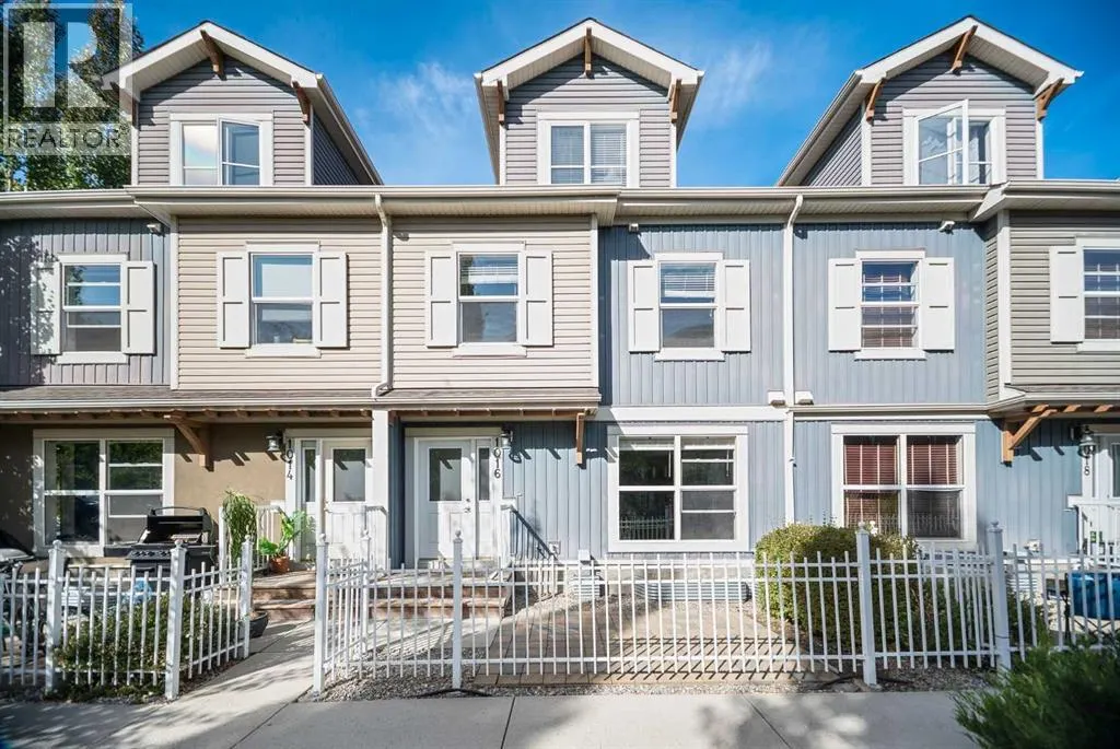 1016, 10 Auburn Bay Avenue SE