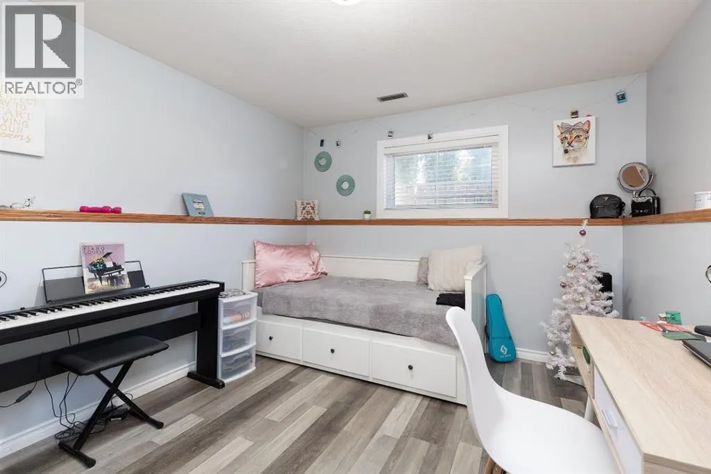154 Blackfoot Court W