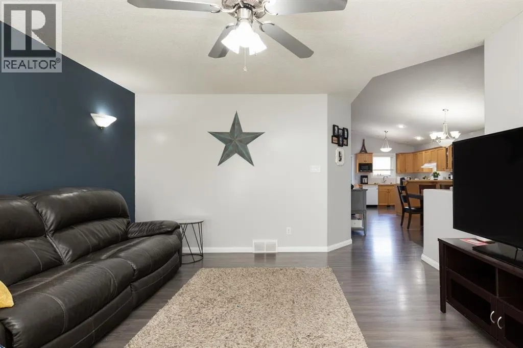 154 Blackfoot Court W