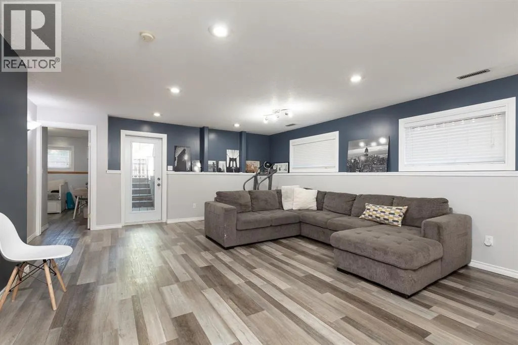 154 Blackfoot Court W