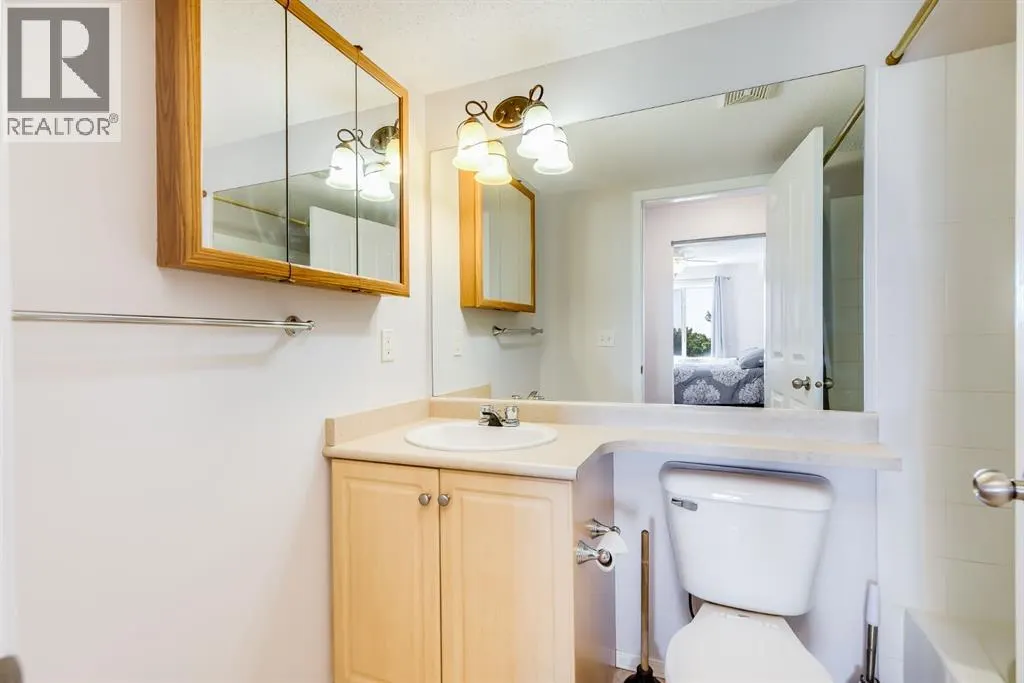 7308, 304 Mackenzie  SW