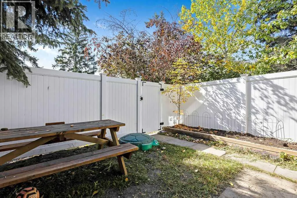 6 Queen Anne Close SE