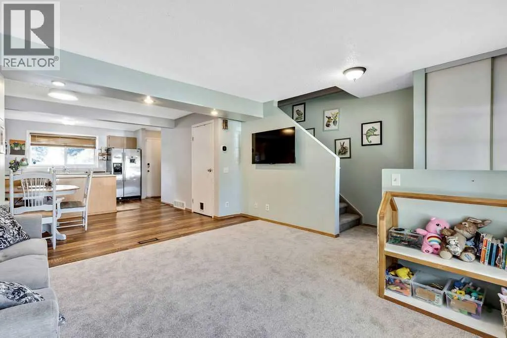 6 Queen Anne Close SE