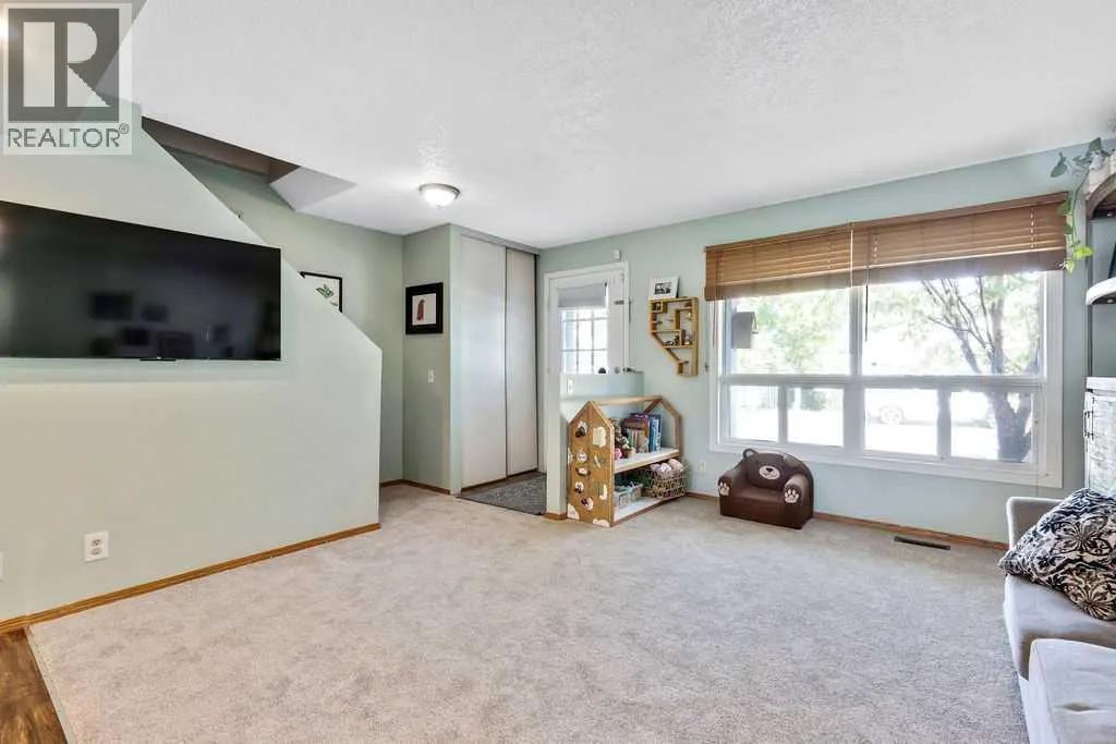 6 Queen Anne Close SE