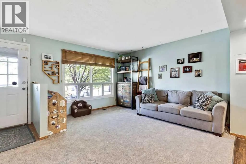 6 Queen Anne Close SE
