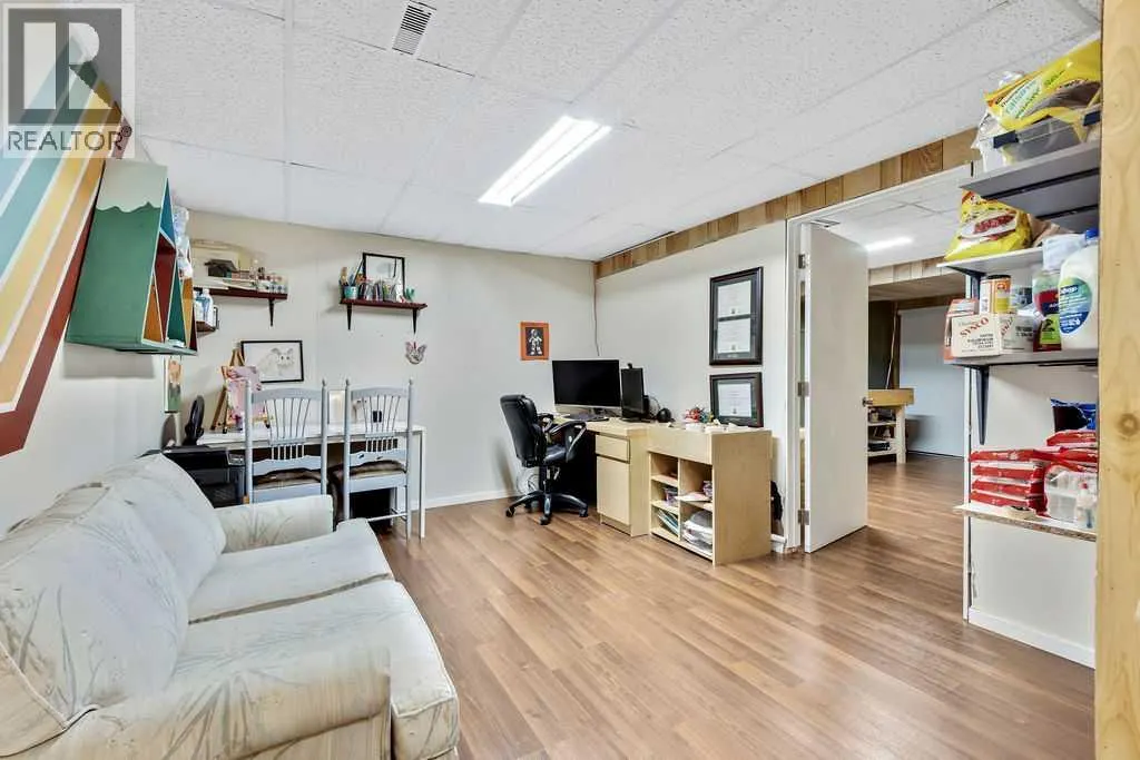 6 Queen Anne Close SE