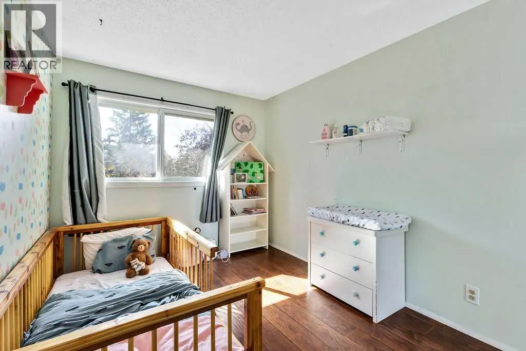 6 Queen Anne Close SE