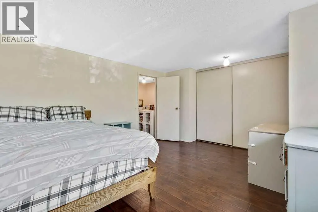 6 Queen Anne Close SE