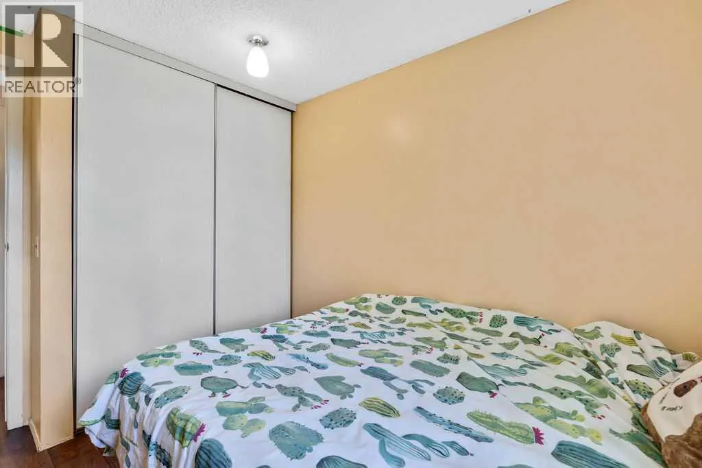 6 Queen Anne Close SE
