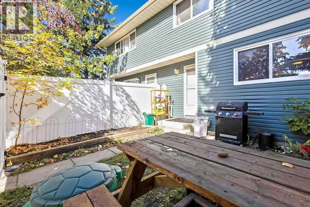 6 Queen Anne Close SE