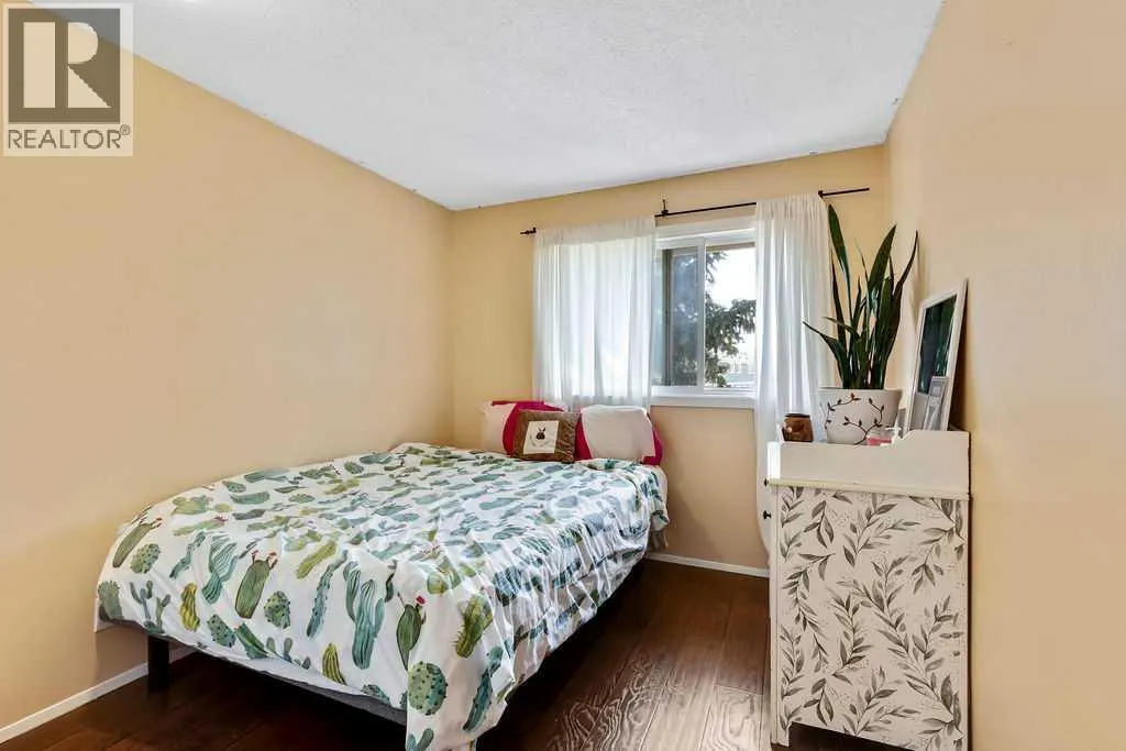 6 Queen Anne Close SE
