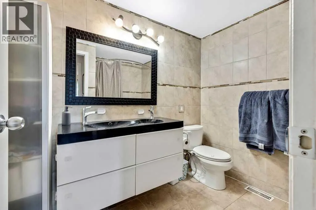 6 Queen Anne Close SE