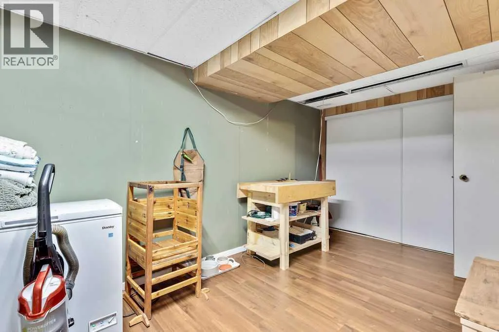 6 Queen Anne Close SE