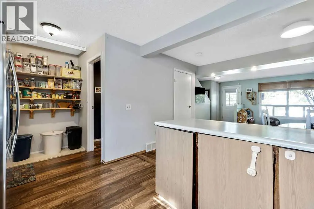 6 Queen Anne Close SE