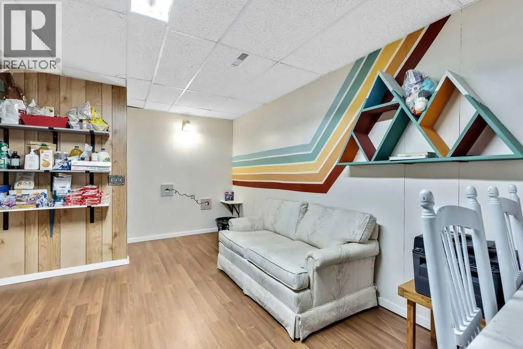 6 Queen Anne Close SE