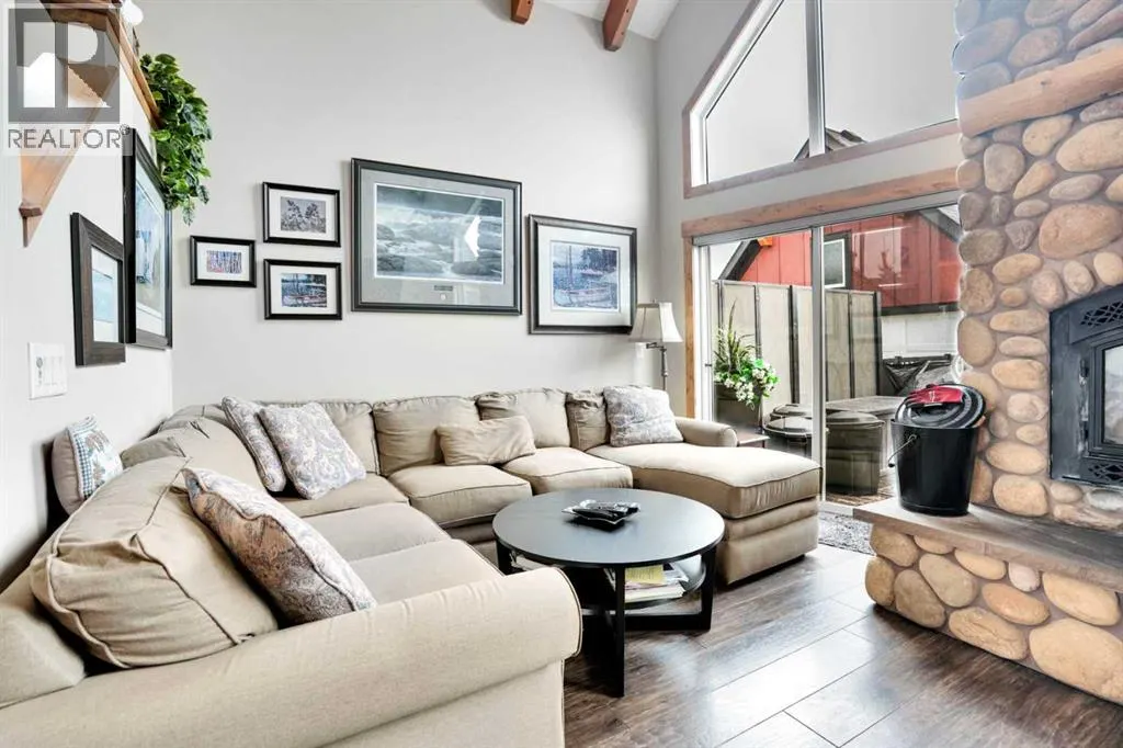 210 CottageClub Crescent