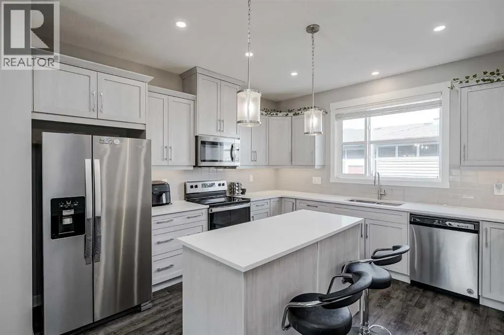 96 Skyview Parade NE