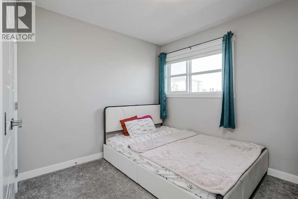96 Skyview Parade NE