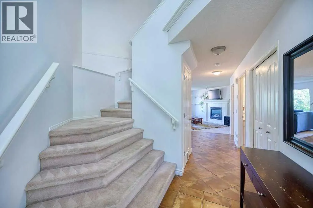 42 Chapalina Way SE