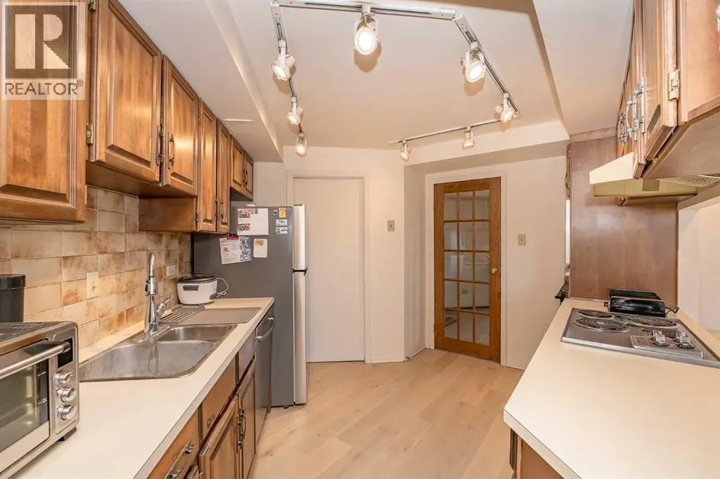 PH2, 1304 15 Avenue SW