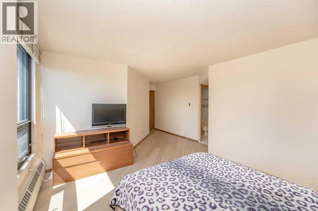 PH2, 1304 15 Avenue SW