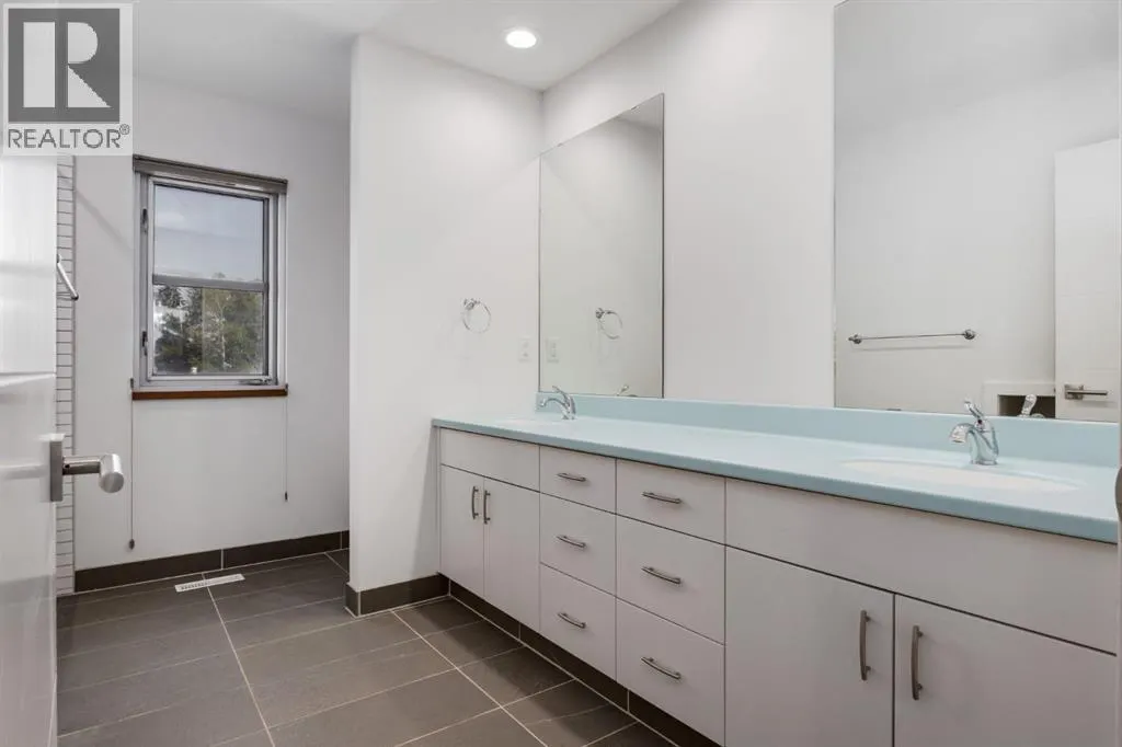 2 Deibert Close SW