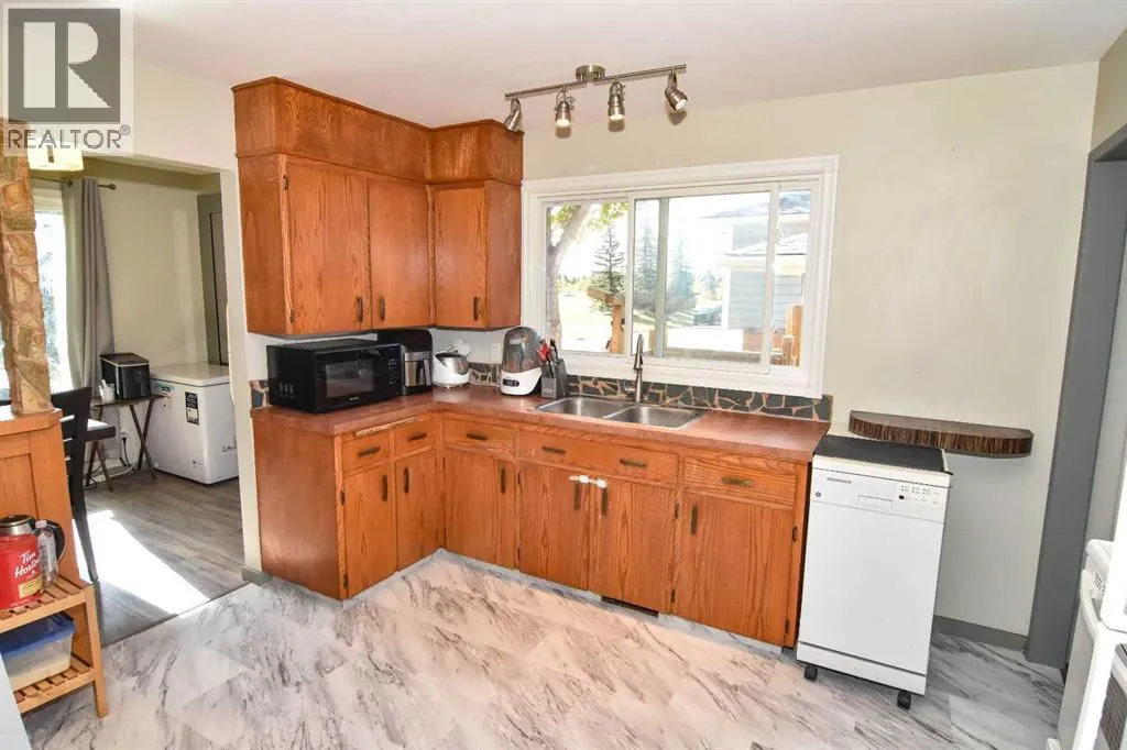 112 Woodvale Road SW