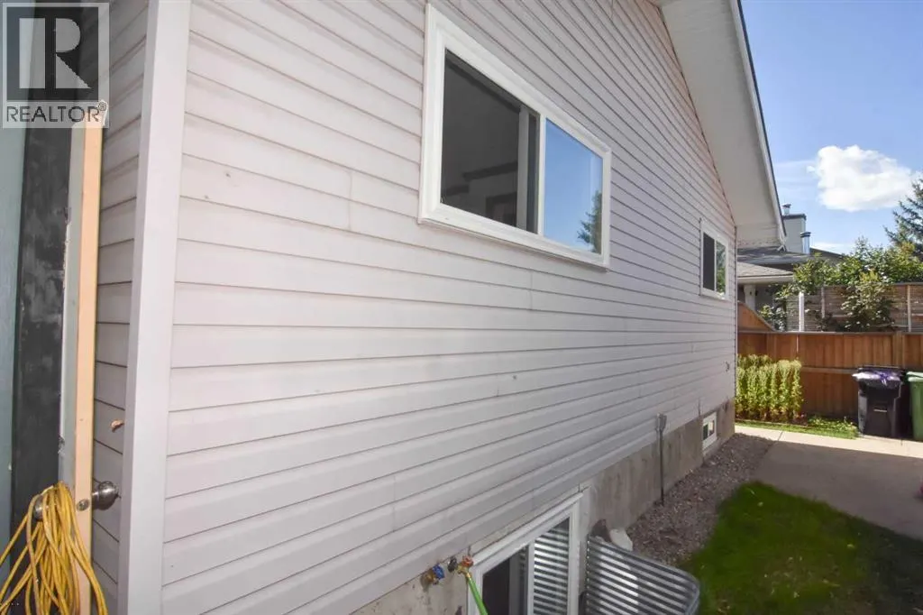 112 Woodvale Road SW