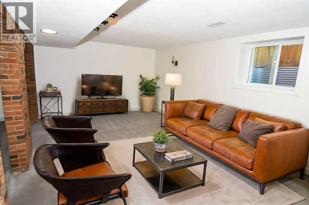 112 Woodvale Road SW