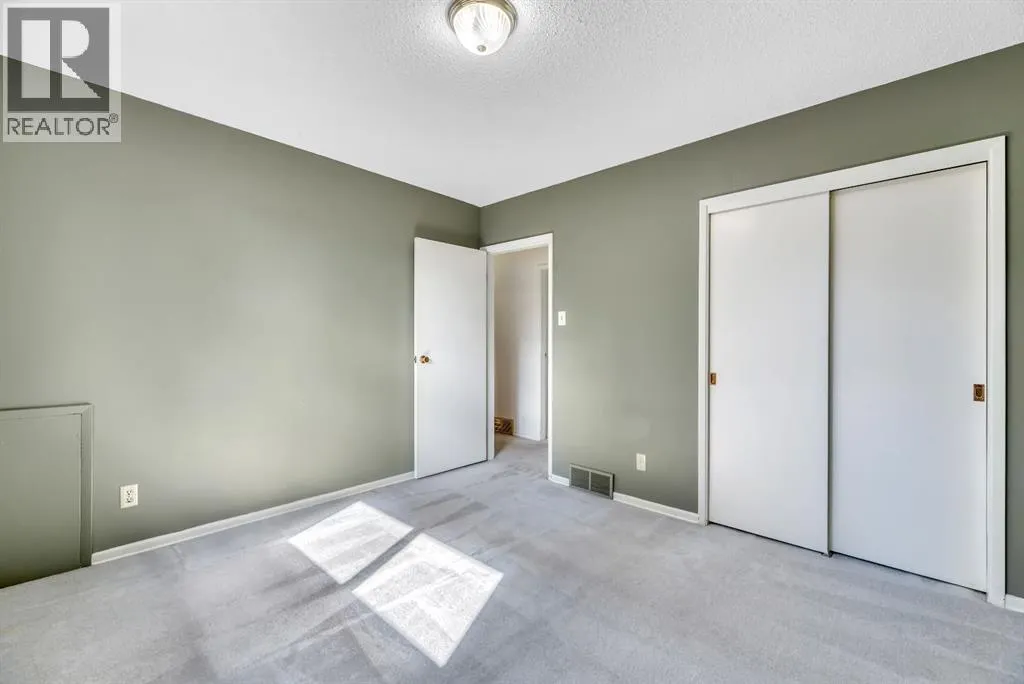 23 Brazeau Crescent SW